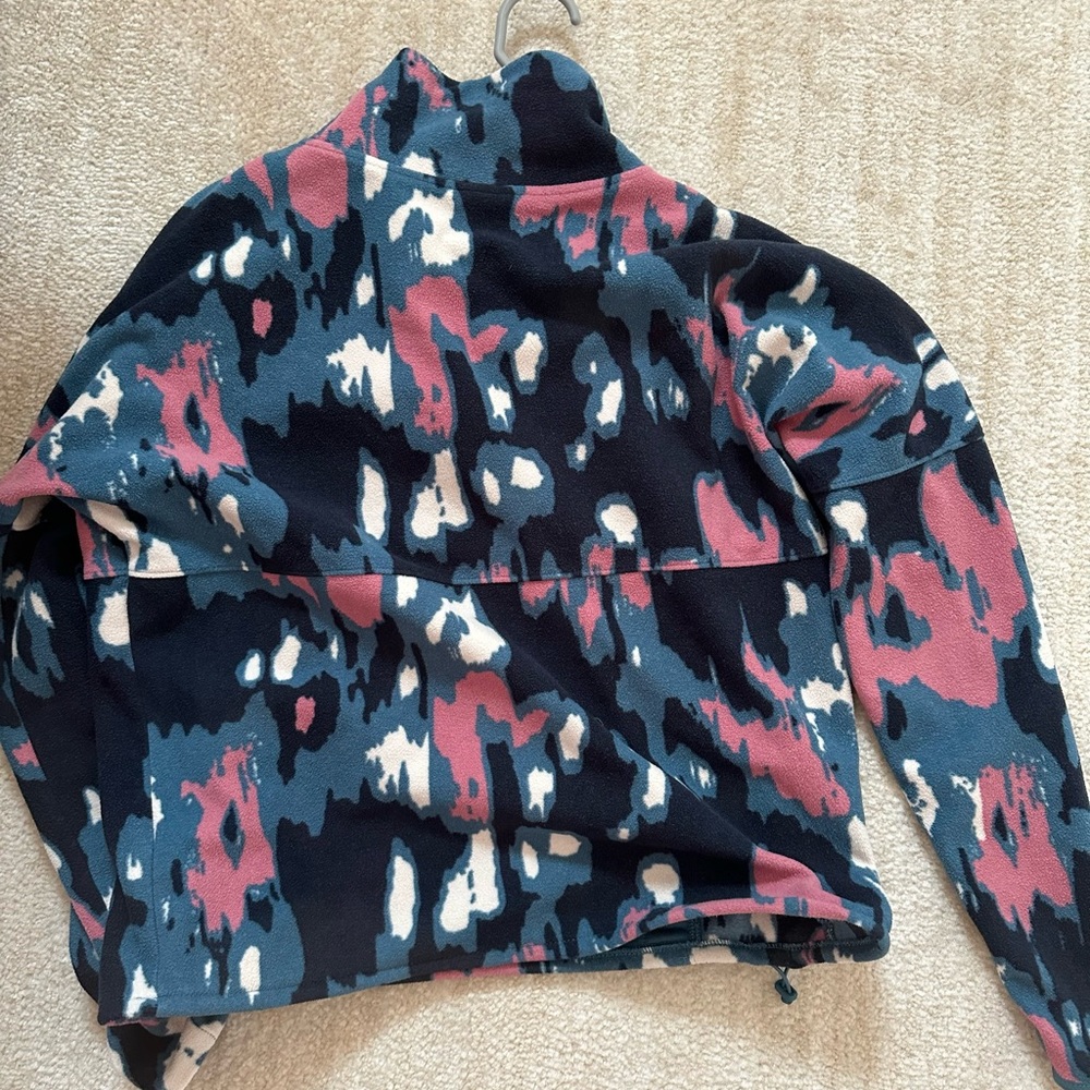 Multicolored north face sweater
